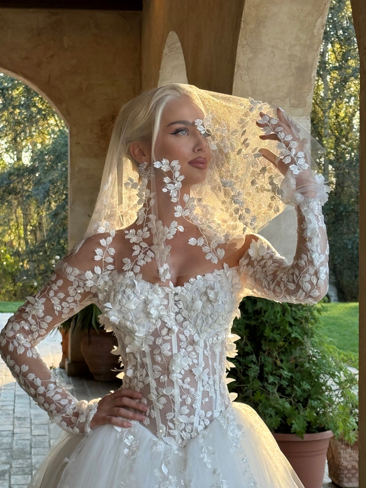 Floral Lace Appliqué Bridal Veil