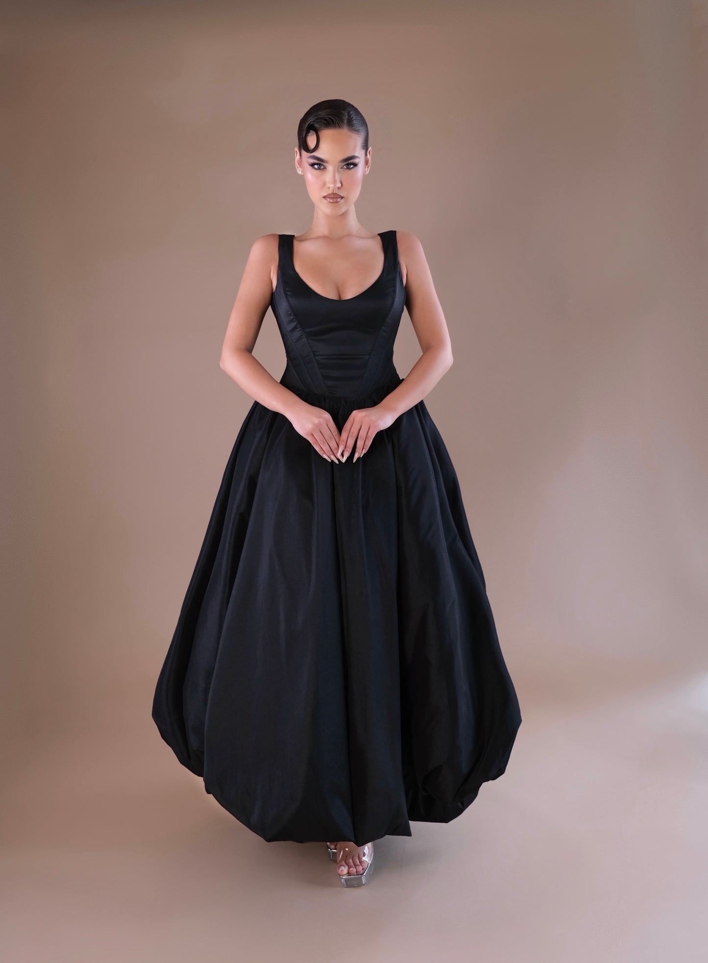 Bery - Elegant structured bodice with voluminous skirt