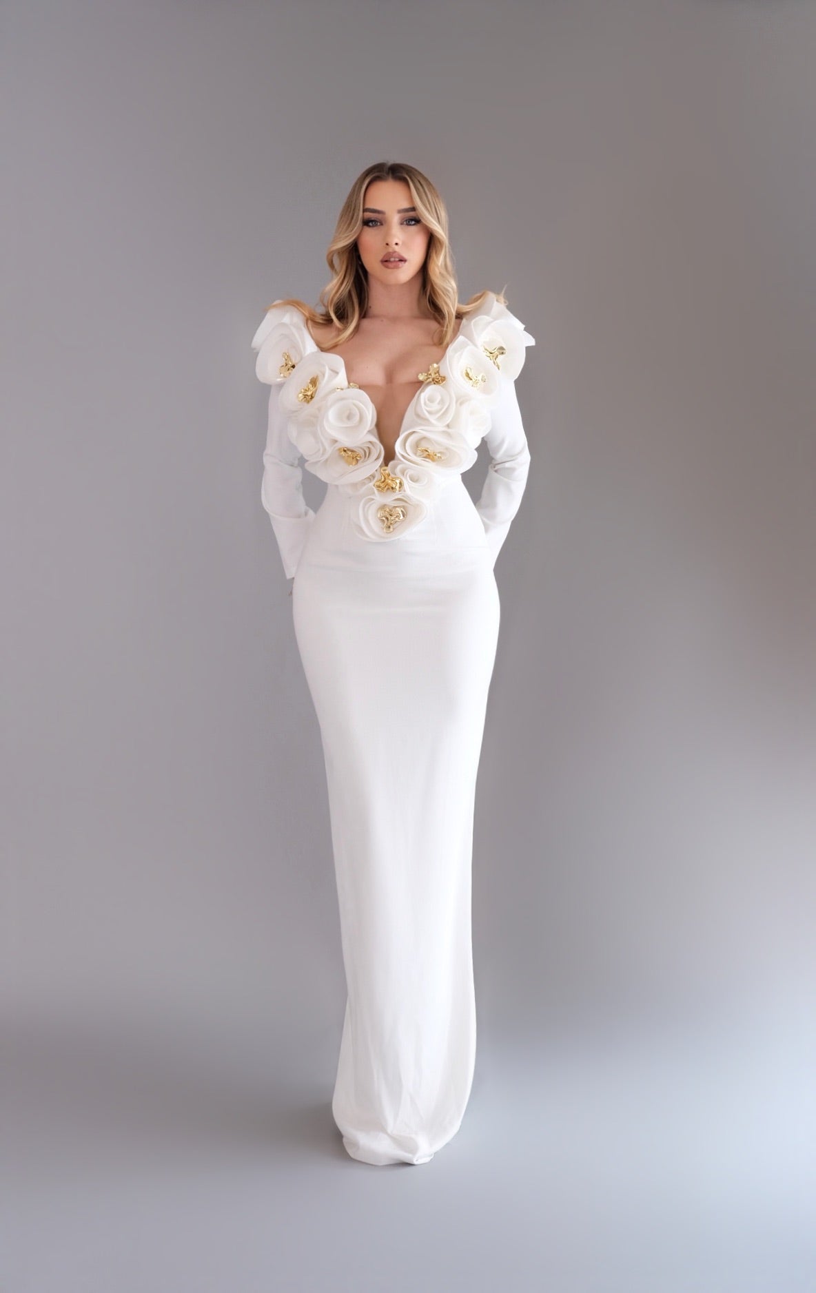 Léonie - Fitted Dress with gold accessories