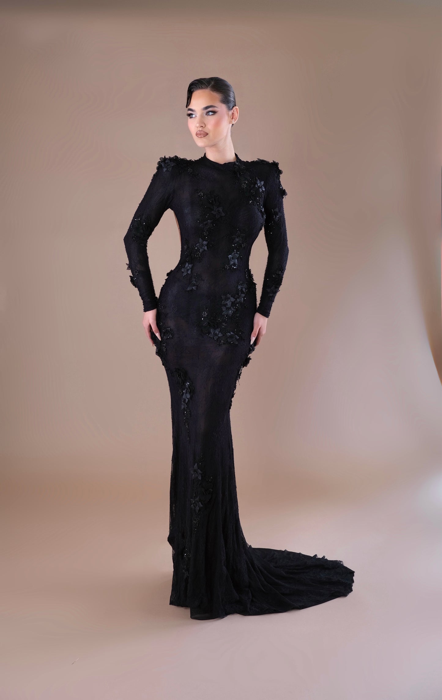 Selene - Backless dress with floral details