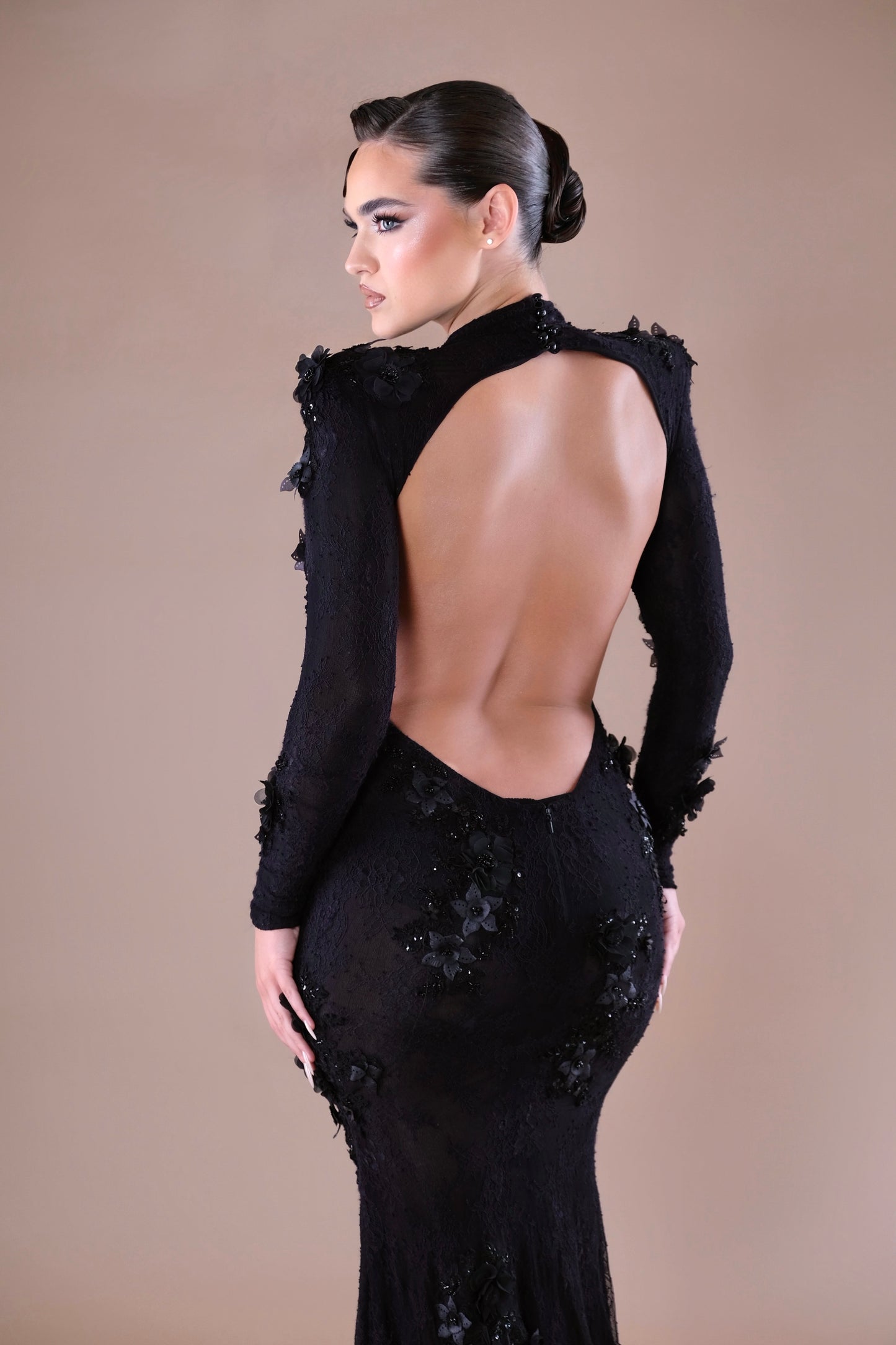 Selene - Backless dress with floral details