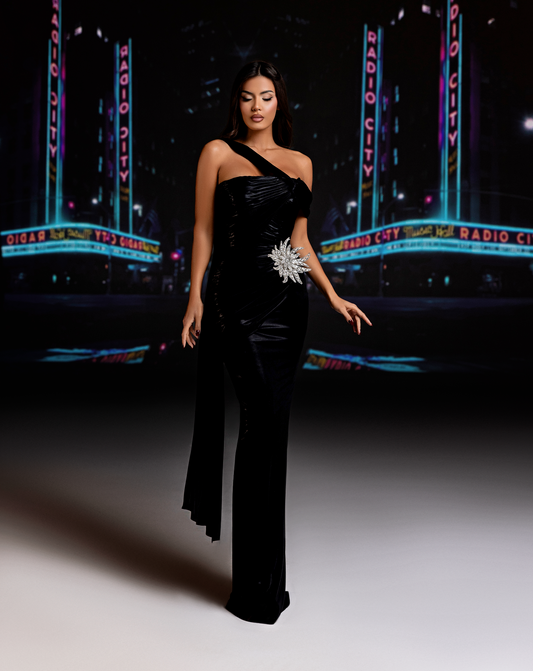 Loana - Fitted dress with side cape