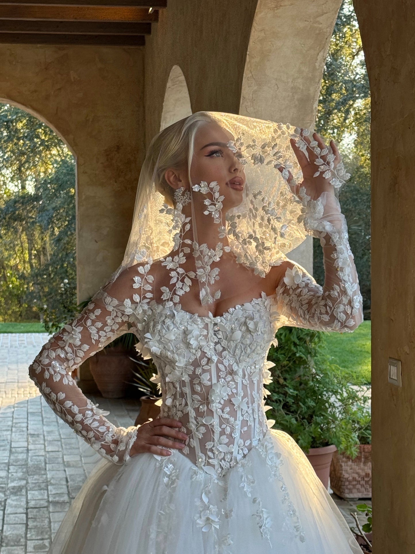 Floral Lace Appliqué Bridal Veil