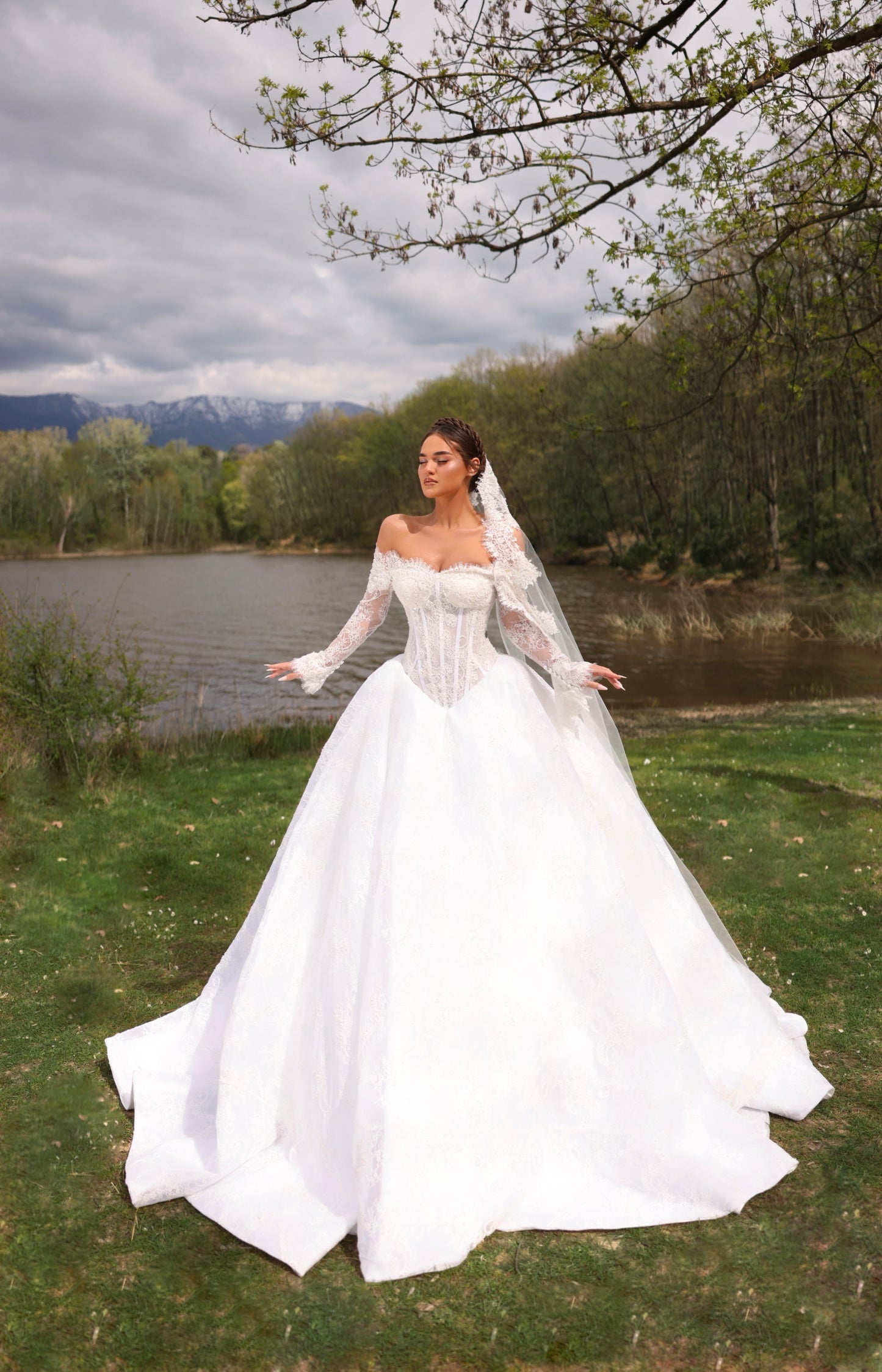 MARYNA - Lace Sculpted Bridal Gown