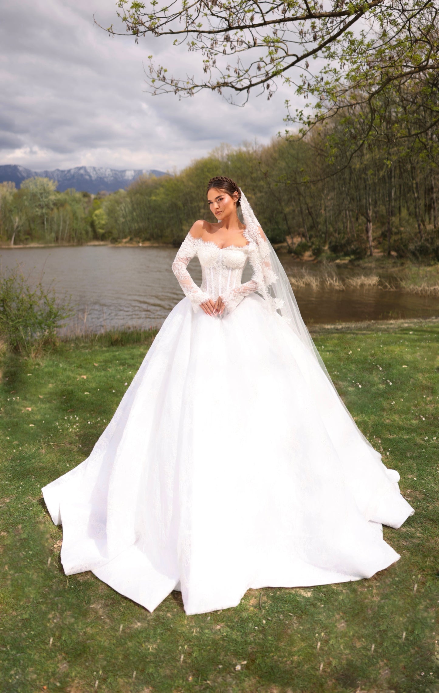 MARYNA - Lace Sculpted Bridal Gown