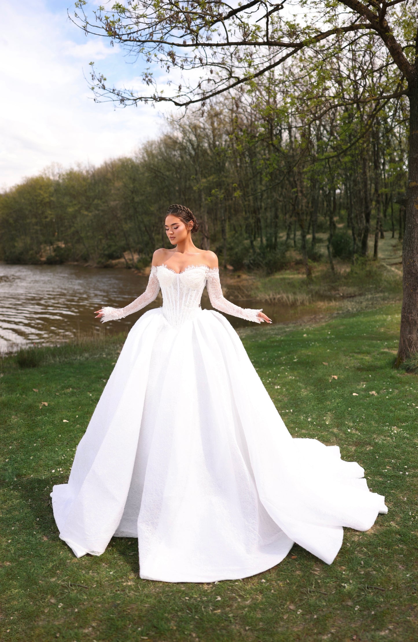 RICH - Structured Corset Bridal Ball Gown