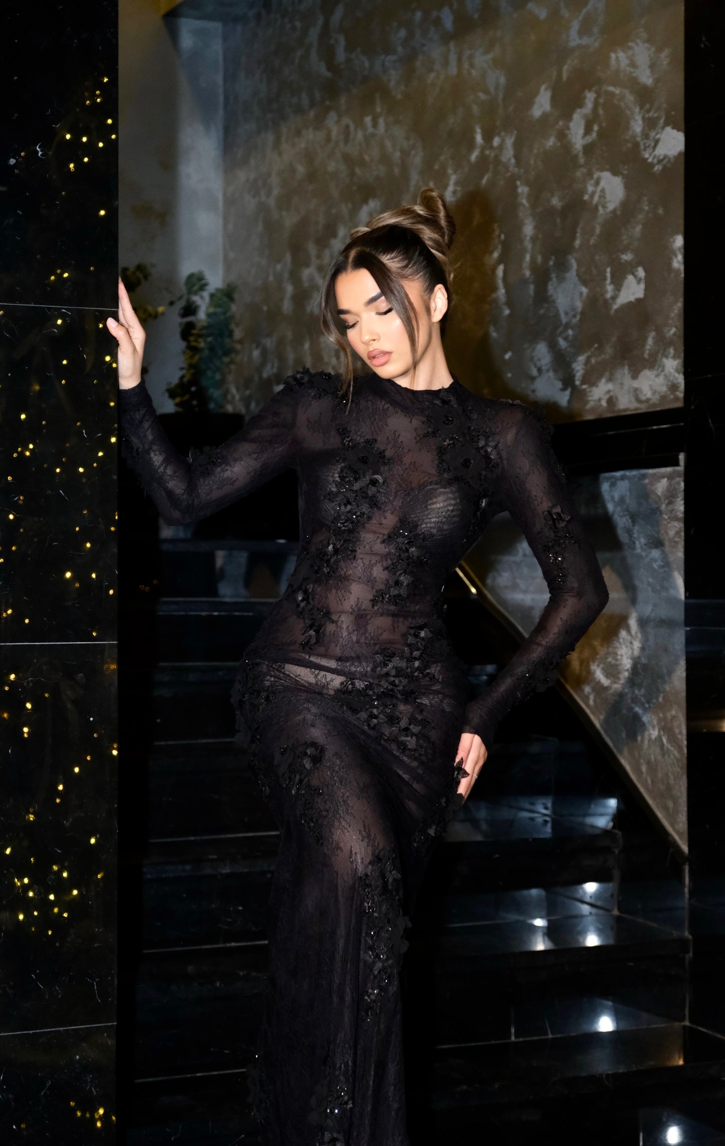 Selene - Backless dress with floral details