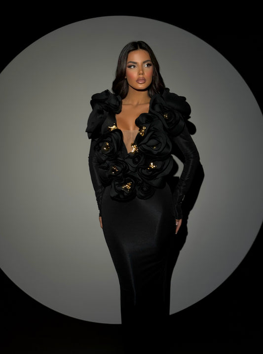 Léonie - Fitted Dress with gold accessories